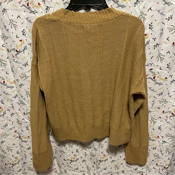 Full Circle Trends Tan Cable Knit Cropped Cardigan Size L - Picture 2 of 4